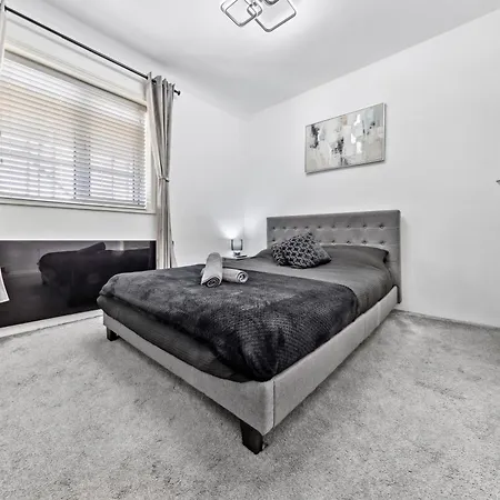 Bromley Serviced Apartments - Beckenham Place Park - London - 2 Bed House - Free Parking - 2 Beds 1 Sofabed